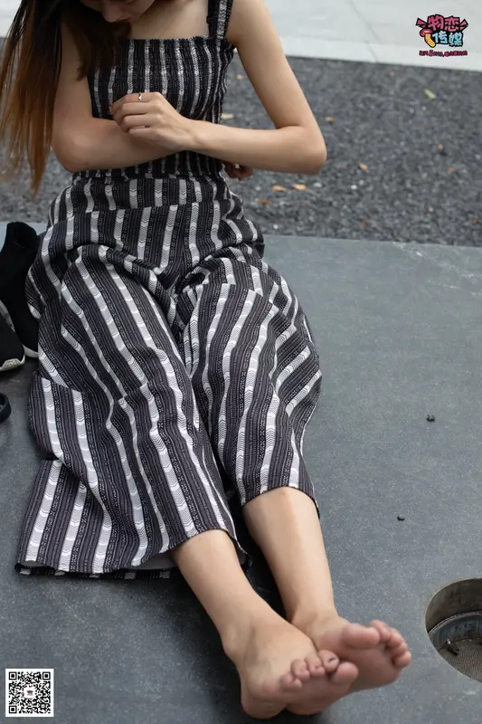 物恋传媒 No.048 潮不潮,先看脚,潮妹驾驭袜子鞋,街拍也要不服输~可爱小棉袜 - 物恋传媒